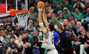 Celtics dominam Mavericks no arranque da final da NBA