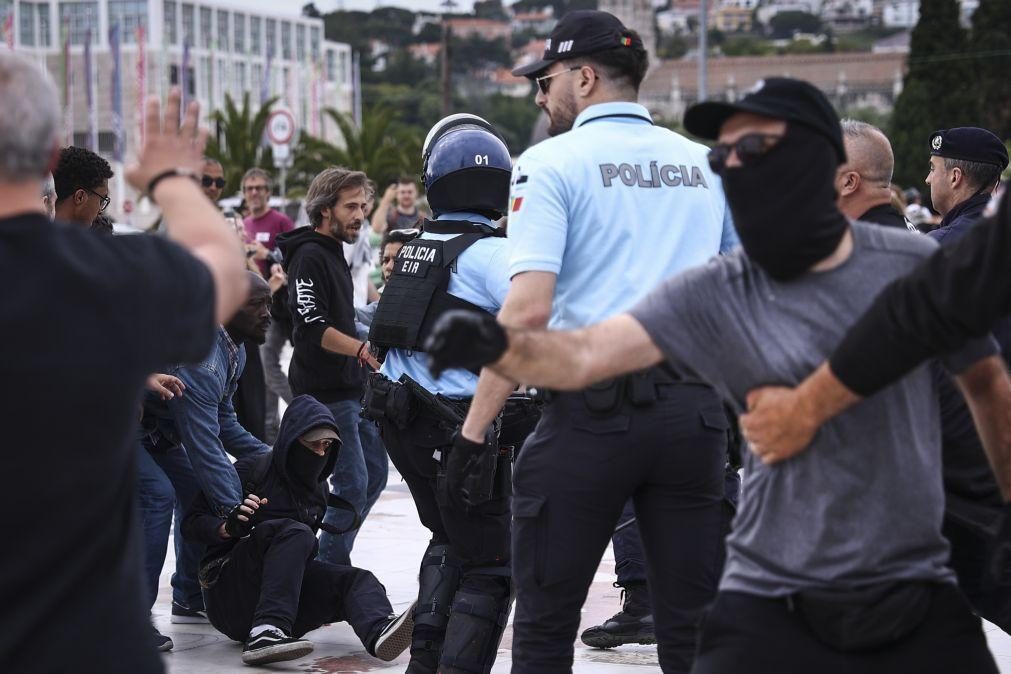 Manifestantes antifascistas e nacionalistas envolvem-se em confrontos em Lisboa