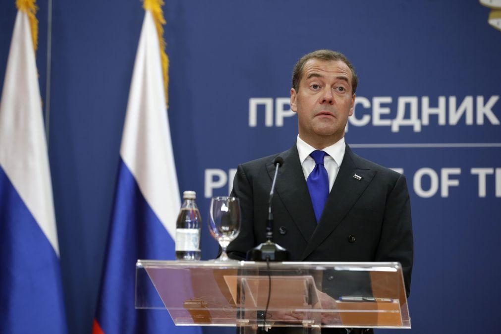 Medvedev defende 