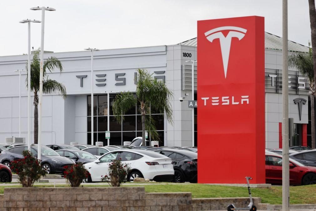 Canadiano que viveu na China declara-se culpado de roubar segredos à Tesla