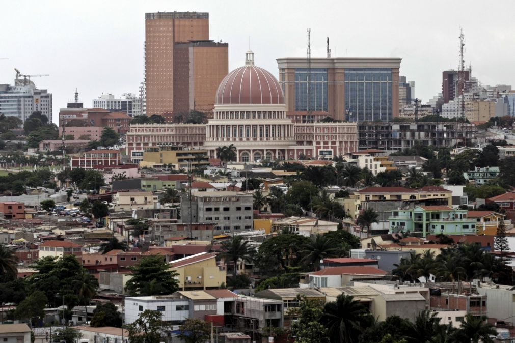 Governo angolano ocupou quase 50% e MPLA 80% nos media estatais em três meses -- relatório