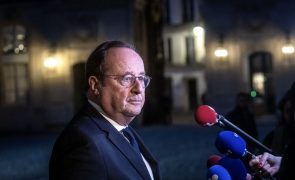 Antigo Presidente francês François Hollande vai concorrer às eleições legislativas