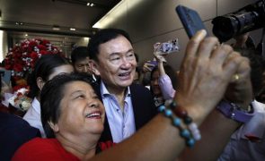 Ex-primeiro-ministro tailandês Thaksin Shinawatra acusado de difamar monarquia