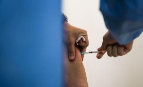 Estudo estima que vacinação nas farmácias tenha poupado 2,4 milhões de euros aos utentes