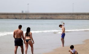 Banhos desaconselhados na praia de Matosinhos devido a contaminação microbiológica