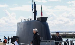 Ministro pernoitou no submarino 'Arpão' que regressou a Portugal após feito histórico