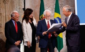 Marcelo entrega Prémio Camões a João Barrento e elogia a sua 