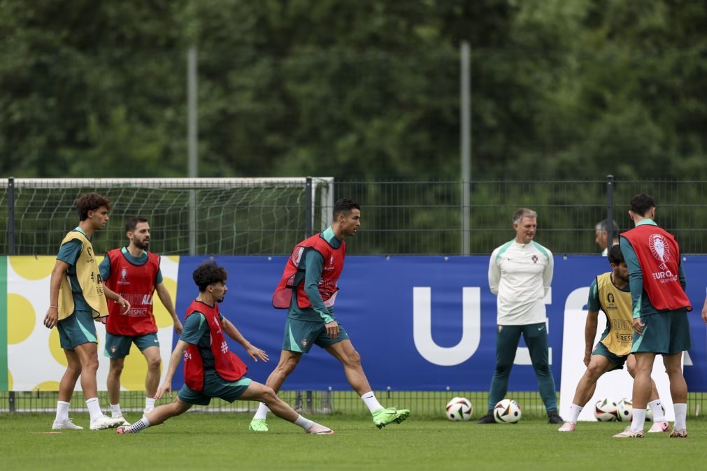 Seleção portuguesa na máxima força no último treino antes da Turquia