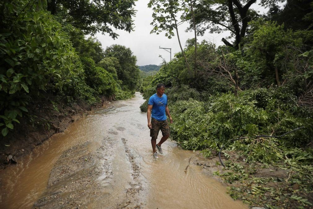 El Salvador reduz alerta e mantém 4.230 pessoas em abrigos devido a chuvas fortes