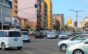 Automobilistas pedem estradas e transportes para aliviar trânsito em Maputo