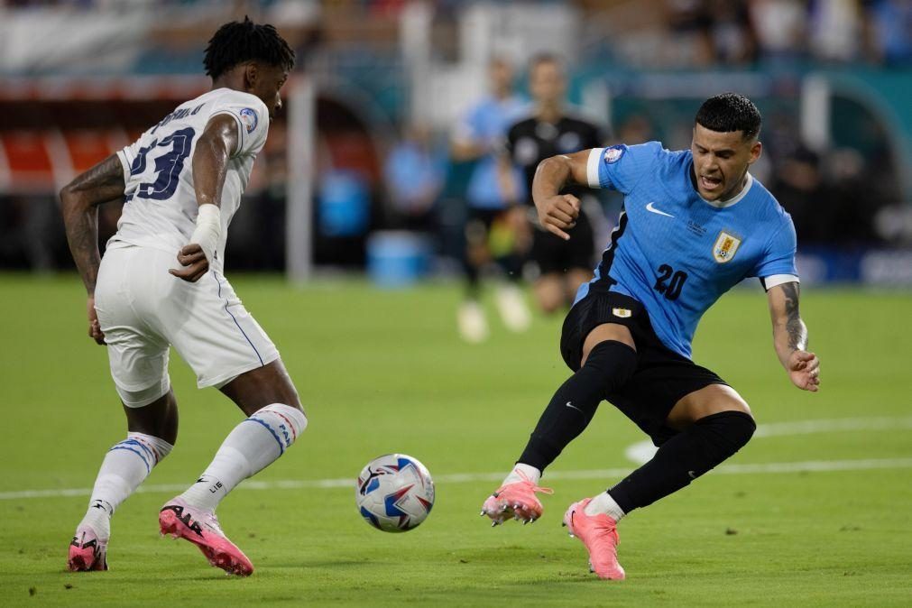 Uruguai mesmo perdulário estreia-se na Copa América com triunfo sobre Panamá