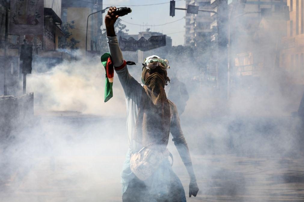 Polícia queniana dispara balas de borracha contra manifestantes