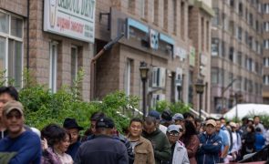 Partido no poder na Mongólia vence legislativas apesar de ganhos da oposição