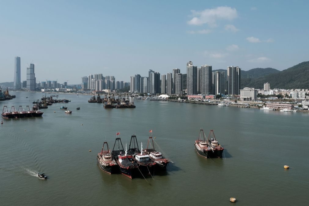 China facilita entrada de residentes estrangeiros de Macau e Hong Kong no país