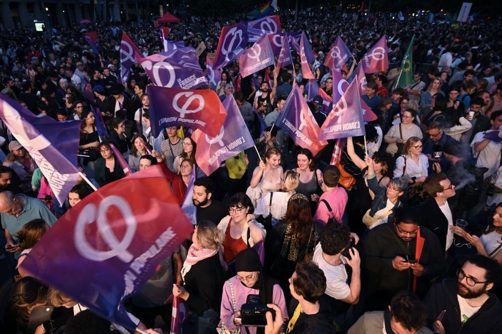 Milhares de parisienses manifestam-se contra extrema-direita e pedem clarificação a Macron