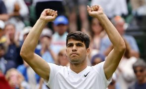 Wimbledon: Carlos Alcaraz apura-se para a segunda ronda