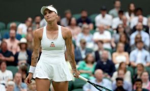 Campeã em título Marketa Vondrousova afastada na primeira ronda