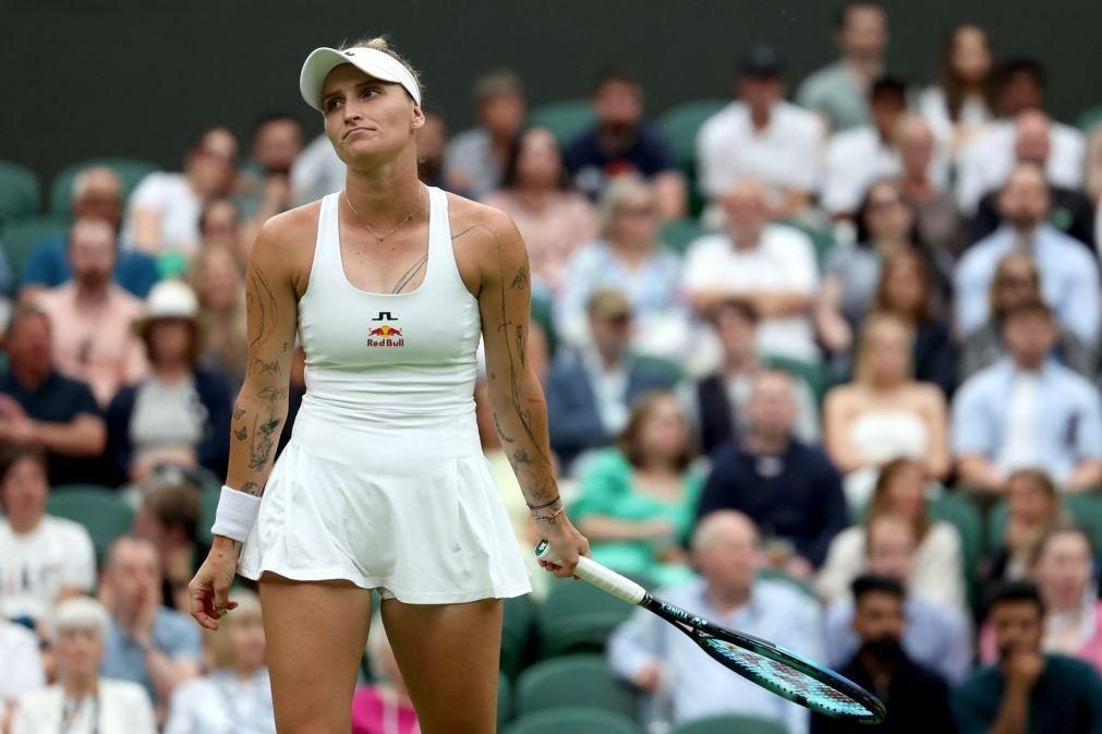 Campeã em título Marketa Vondrousova afastada na primeira ronda