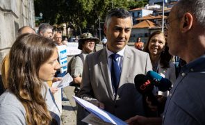 Investigadores manifestam-se no Porto pelo fim da precarização