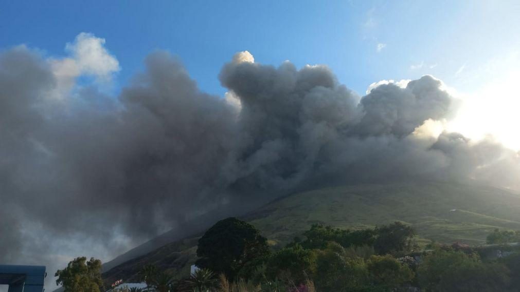 Itália eleva nível de alerta ao máximo após erupção do vulcão Stromboli