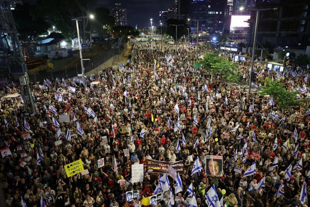 Manifestantes em Israel exigem acordo com Hamas e convocação de eleições