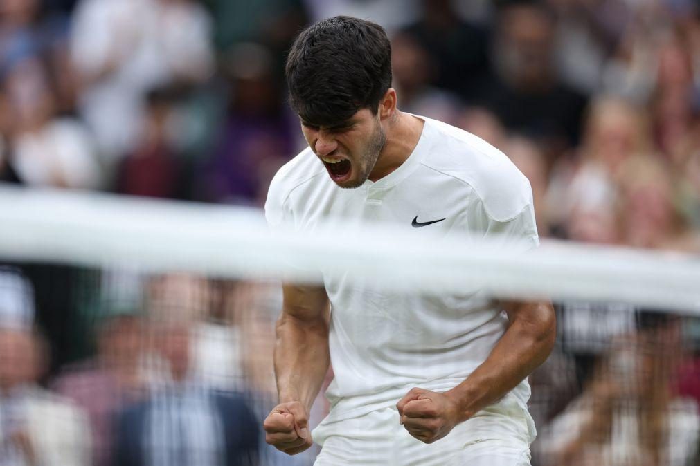 Wimbledon: Campeão Carlos Alcaraz nos quartos de final