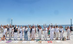 Meia centena de pessoas protestam em Lisboa contra 