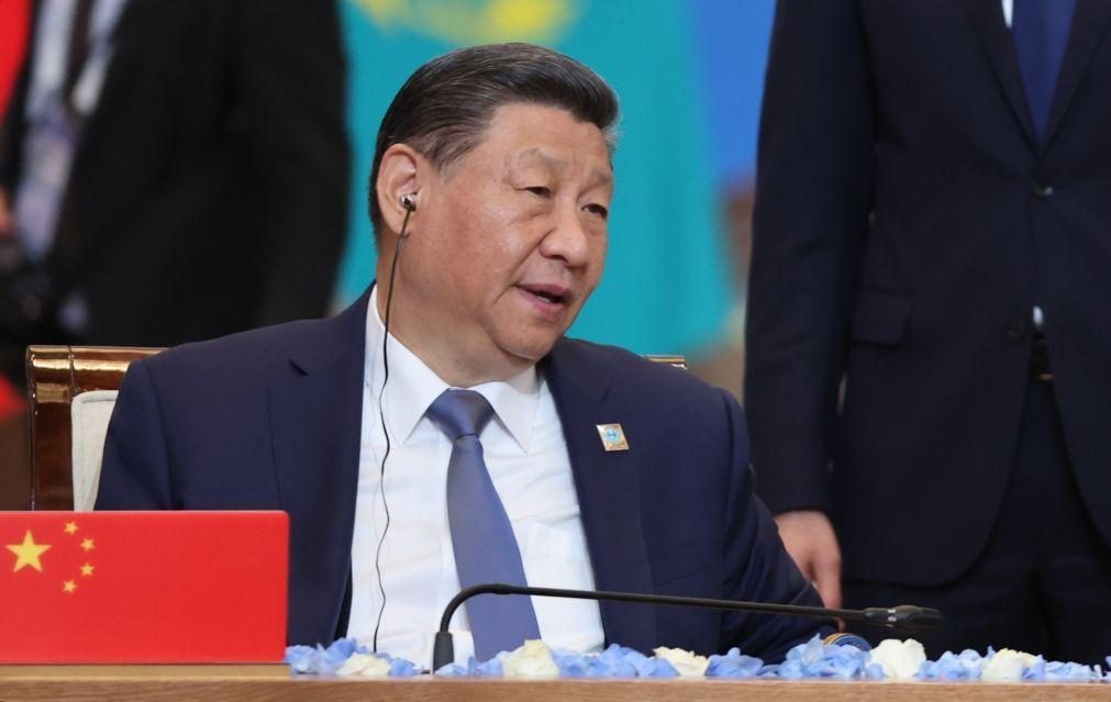 Xi apela às potências mundiais para que ajudem Rússia e Ucrânia a retomar o diálogo