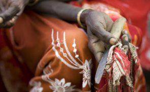 Deputados da Gâmbia aprovam relatório pró-proibição da mutilação genital feminina