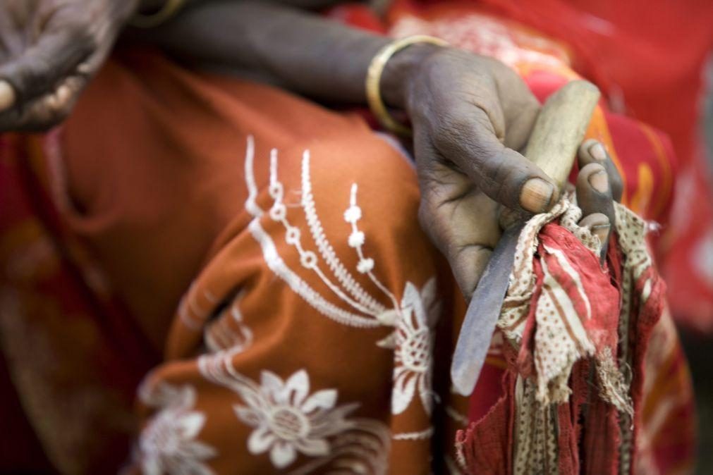 Deputados da Gâmbia aprovam relatório pró-proibição da mutilação genital feminina