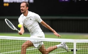 Medvedev elimina Sinner e apura-se para as meias-finais de Wimbledon