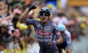 Jasper Philipsen 'bisa' ao vencer 13.ª etapa do Tour