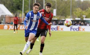 Martim Fernandes ausente dos treinos do FC Porto com entorse no joelho esquerdo