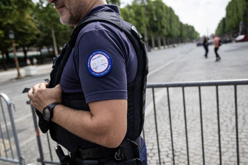 Embate de viatura contra esplanada em Paris faz 1 morto e 6 feridos