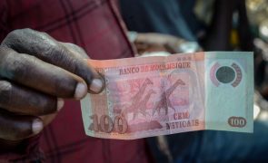Moçambique compromete-se com FMI a cortar no 13.º mês da função pública até 2028