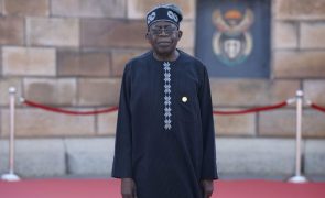 Presidente nigeriano mais que duplicou salário mínimo nacional