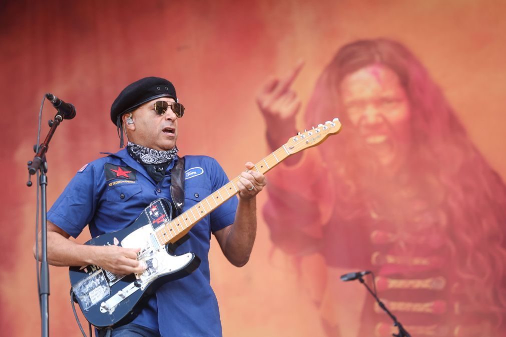 Festival Super Rock abriu à hora marcada e festivaleiros correram para conseguir o melhor lugar