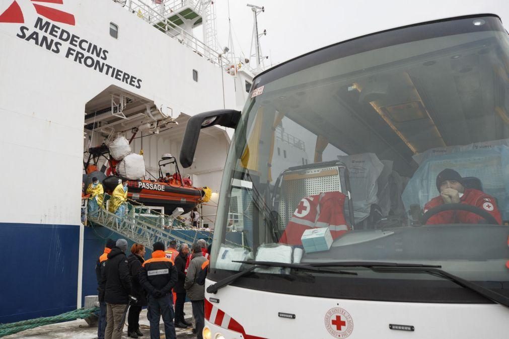 Navio dos Médicos Sem Fronteiras resgata 226 migrantes no Mediterrâneo