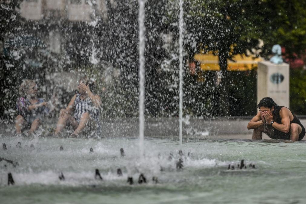 Onze distritos sob aviso laranja entre hoje e quarta-feira devido ao calor