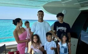 Cristiano Ronaldo Todas as imagens das luxuosas férias com Georgina e os filhos... antes de rumar a Portugal