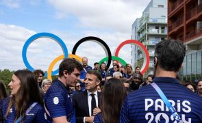 Macron visita Aldeia Olímpica e assegura prontidão para os Jogos Olímpicos