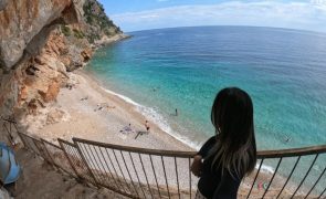 No top 10 das melhores praias secretas da Europa duas são portuguesas