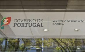 PS questiona ministro da Educação sobre pedidos a professores para recusaram contratos