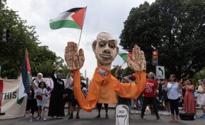 Manifestantes evocam mortos em Gaza durante visita de PM israelita à Casa Branca