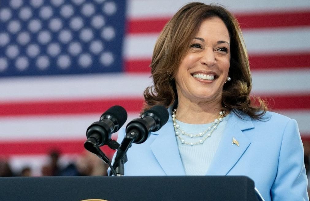 Duas vezes melhor por metade do respeito: a batalha de Kamala Harris pela Casa Branca