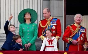Kate Middleton e Carlos III - Receberam um número surpreendente de cartas