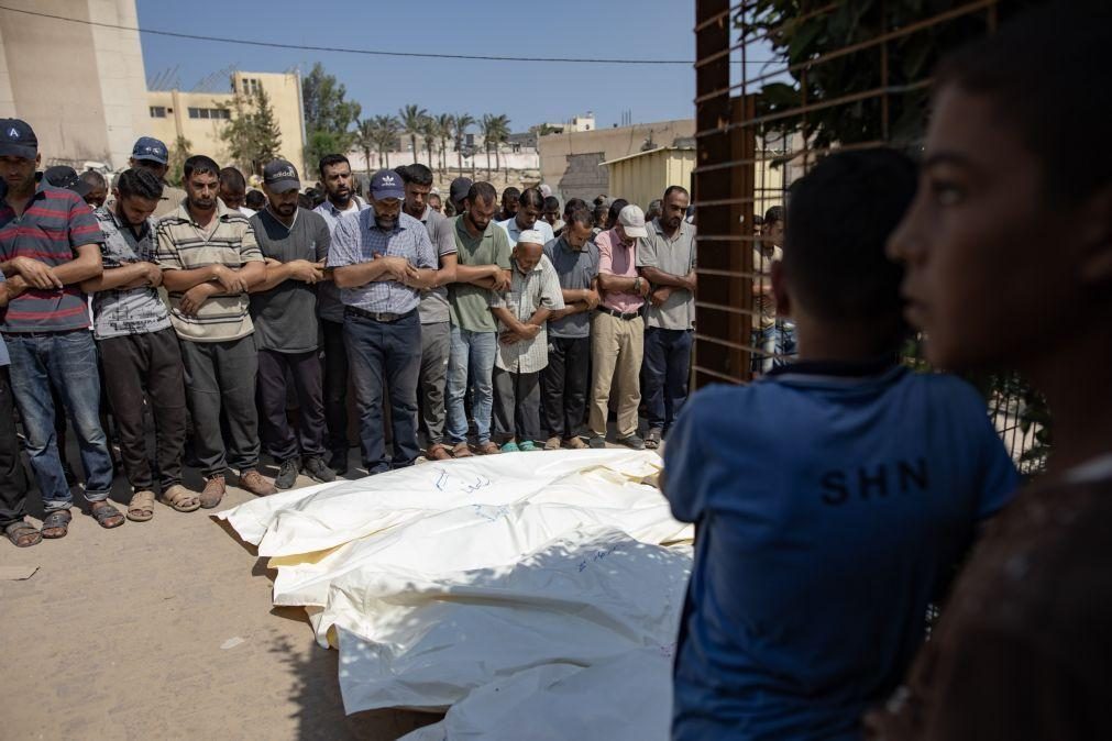 Ataques aéreos israelitas fazem dezenas de mortos nas vésperas de negociações