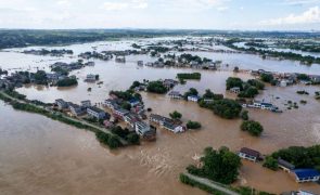 Quatro mortos e três desaparecidos depois de chuva torrencial no centro da China