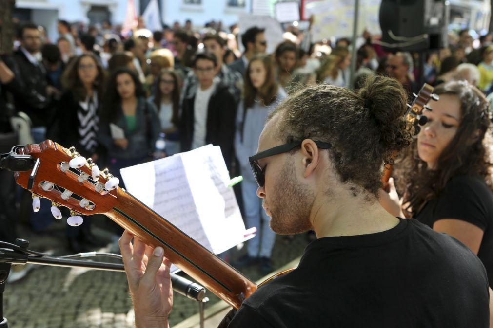 Escolas continuam sem saber quantos alunos de ensino artístico terão em setembro