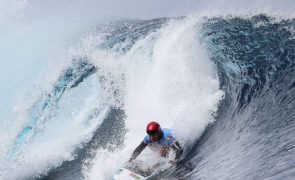 Paris2024: Mau tempo volta a adiar 'oitavos' do surf feminino de Yolanda Hopkins